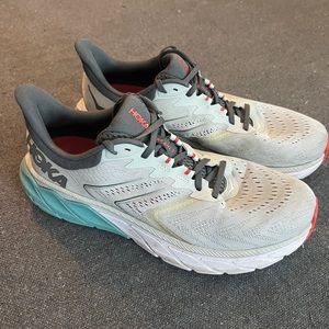 Hoka Arahi 5 — M11D
